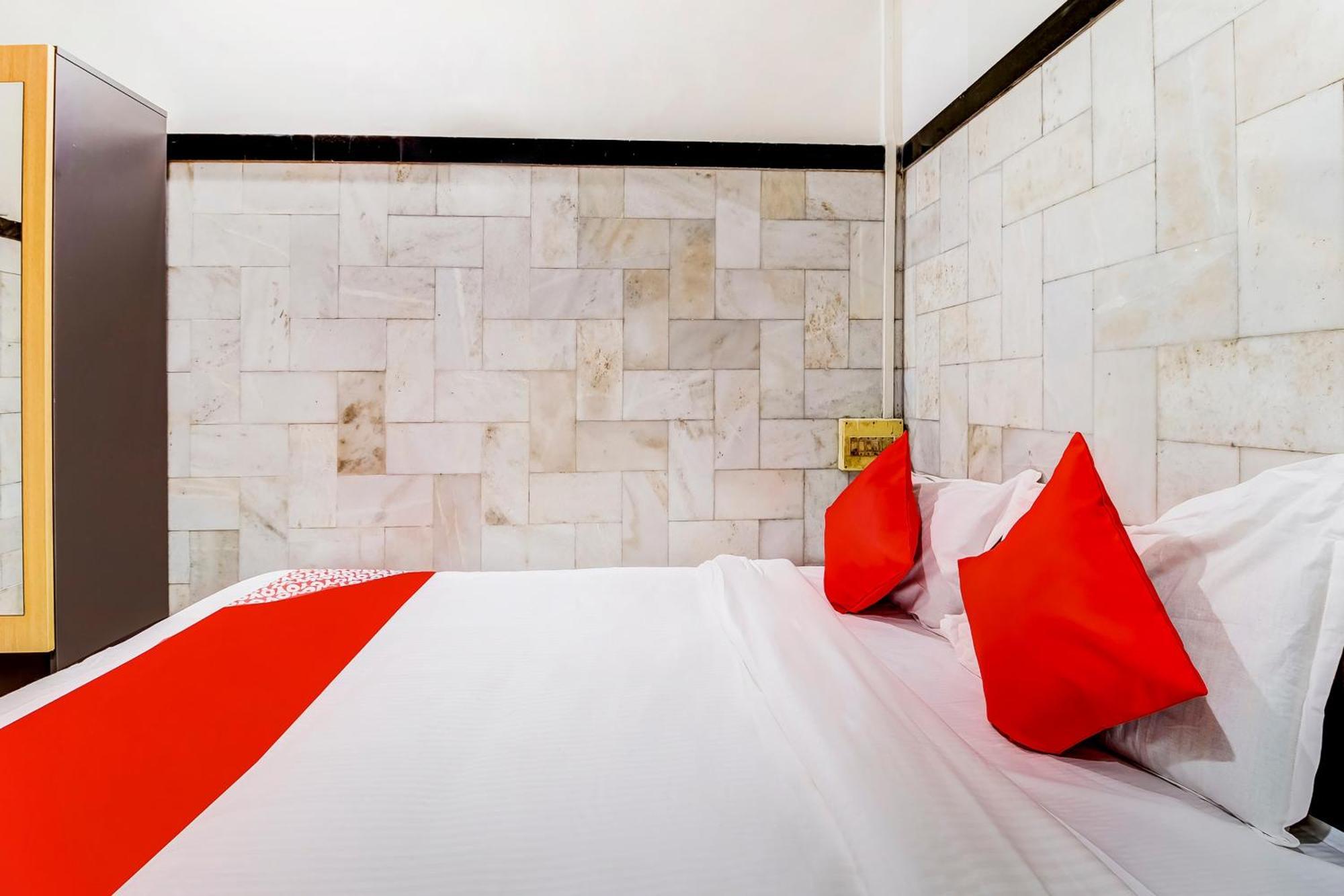 Super Oyo Hotel Dreamland มุมไบ ภายนอก รูปภาพ